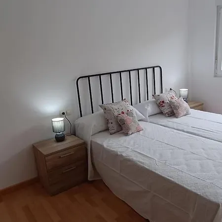 Con Jardin Y Piscina Junto A La Playa