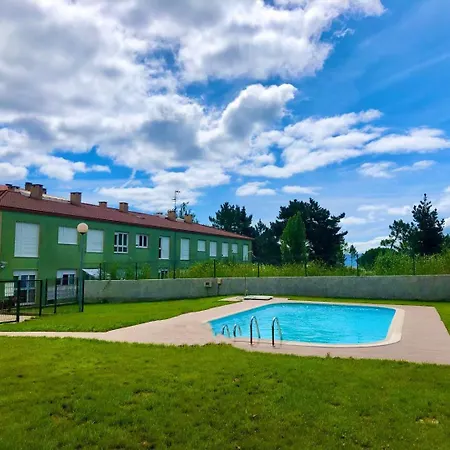 Con Jardin Y Piscina Junto A La Playa *